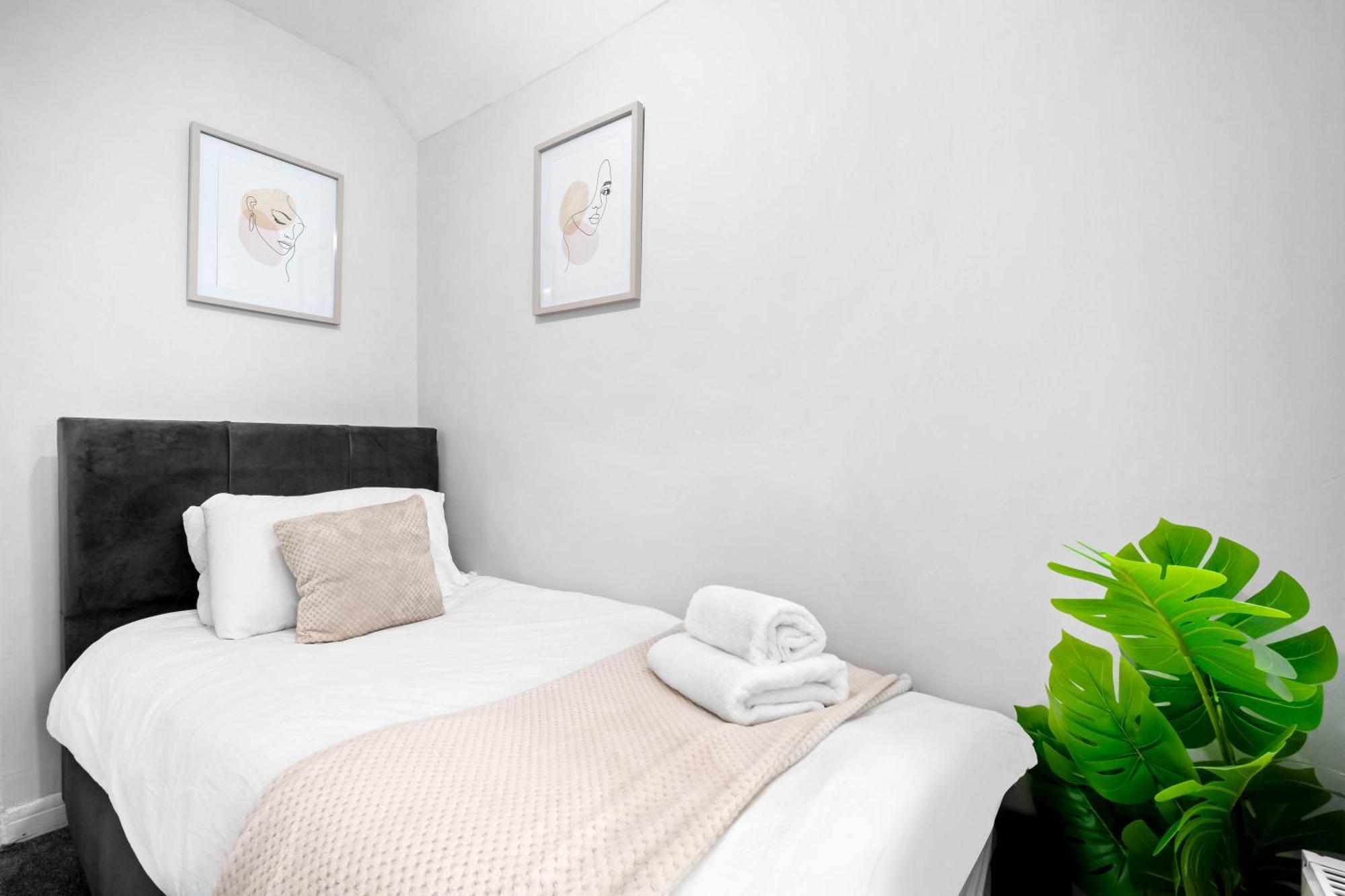 Modern 18 Guest Large Home In Solihull - Near Nec, Jlr, Hs2 And Bhx เบอร์มิงแฮม ภายนอก รูปภาพ